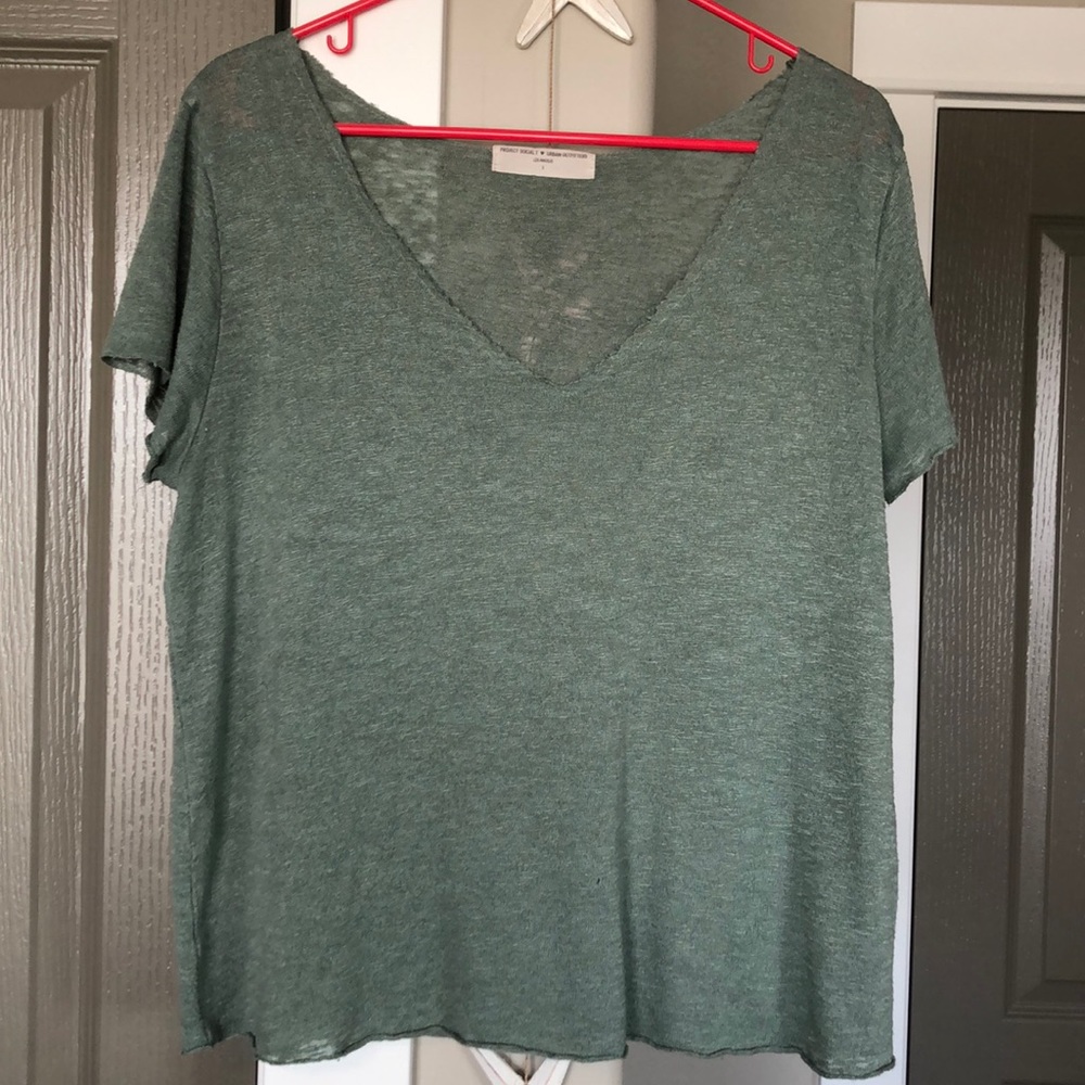 UO light green v-neck tee SIZE S